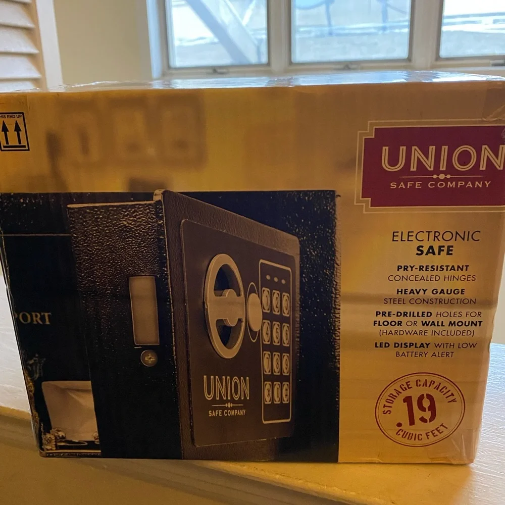 Electronic Safe - Picture 1 of 3